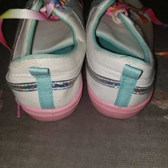 NWOT Girls Tennis Shoes - Picture 3 of 5